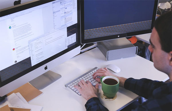 Moderner Arbeitsplatz | Bild: StartupStockPhotos, pixabay.com, Inhaltslizenz