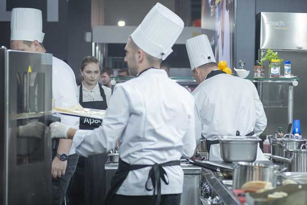 Blick in die Küche im Restaurant | Bild: Morket, pixabay.com, Inhaltslizenz